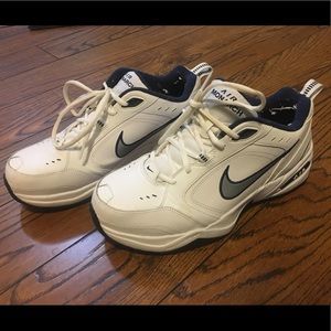 Nike Air Monarch